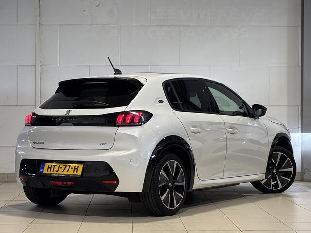Peugeot e-208 EV GT Pack EV 3-fasen 50kWh 136pk AUTOMAAT | ALCANTARA | PANODAK | DODEHOEKBEW. | ADAPTIVE CRUISE | NAVI | STOELVERW. | CAMERA | DAB+ | LM-VELGEN 17" |