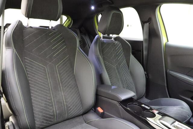 Peugeot e-208 EV GT 51 kWh | Pack Drive Assist | 360° Camera | Stoelverwarming | Alcantara bekleding | Keyless Entry & Start | Navigatie | Full LED