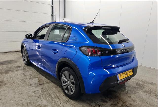 Peugeot e-208 EV Active Pack 50 kWh | Carplay | Navi | Verw stoelen voor | NL auto | Trac. Batterij verv | Dealer onderhouden