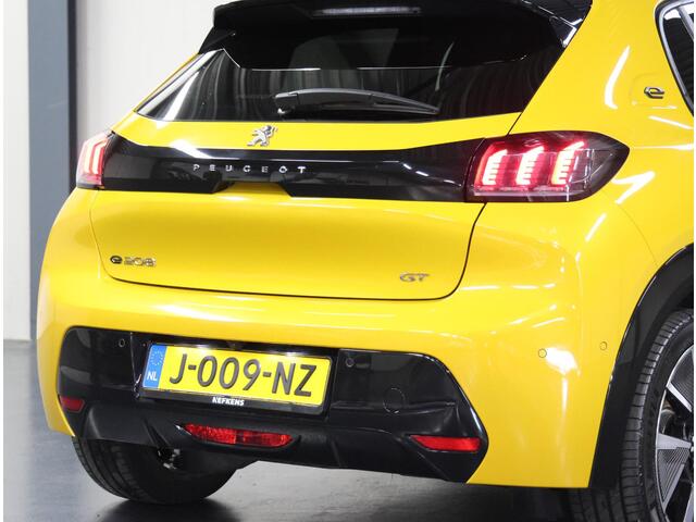 Peugeot e-208 GT 50kWh 136PK | 1ste eigenaar | ACCURAPPORT 100% | LEER/Alcantara | 3 FASE | Glazen dak | Adaptive Cruise Control | Climate Control | Camera | Dodehoekdetectie | Stoelverwarming | FULL LED | Sfeerverlichting | Isofix | Privacy Glass |
