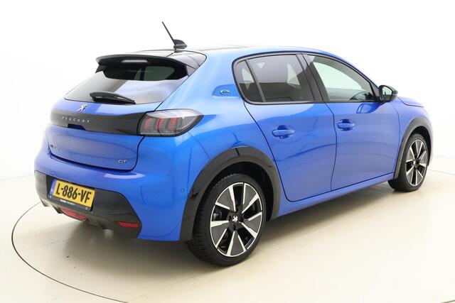 Peugeot e-208 EV GT Pack 50 kWh 136pk | Navigatie | Camera | Climate Control | Panoramadak | Lichtmetalen Velgen | Stoelverwarming