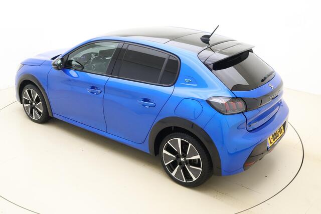 Peugeot e-208 EV GT Pack 50 kWh 136pk | Navigatie | Camera | Climate Control | Panoramadak | Lichtmetalen Velgen | Stoelverwarming