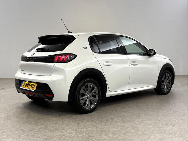 Peugeot e-208 EV Allure 50 kWh | SOH 92% | Snelladen | Pano | 360° | Virtual | Carplay | Navi | Parkeersens. | NAP