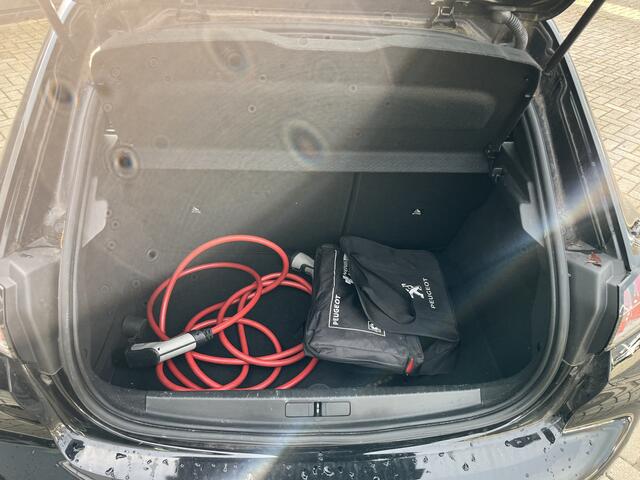 Peugeot e-208 EV Active 50 kWh Carplay / Clima / Cruise