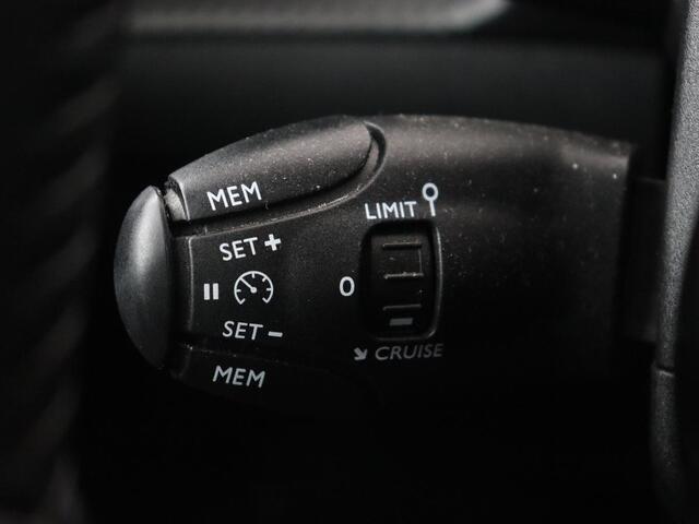 Peugeot e-208 EV Allure Pack 50 kWh | Camera | Carplay | Half leder | Full LED | Parkeerhulp | Climate control | Bluetooth | Cruise control