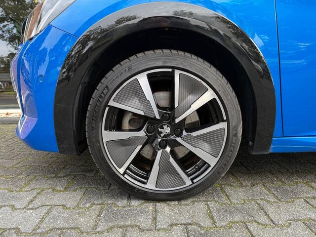 Peugeot e-208 EV GT Pr. 50 kWh PANODAK / STOELVERW. / CAMERA / CARPLAY / ANDRO