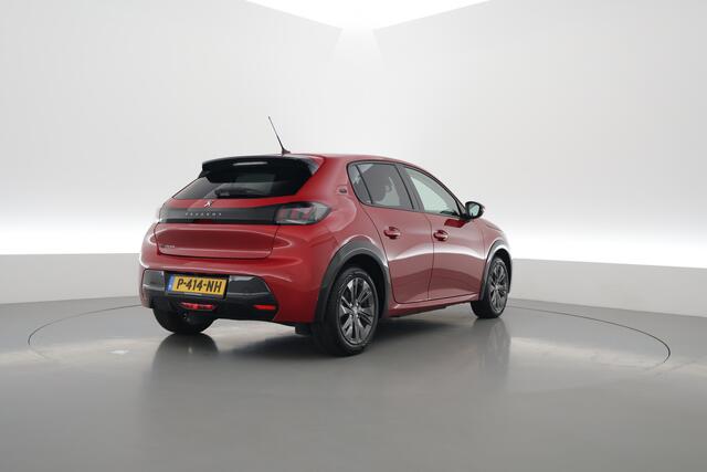 Peugeot e-208 EV Allure Pack 50 kWh | Stoelverw. | NAV+CarPlay | Camera+PDC | Cruise | DAB | ACC | LED | 16'' V