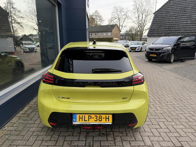 Peugeot e-208 EV GT 51 kWh 156 PK | Automaat | 1e Eigenaar | Alcantara Stoelen met Verwarming en Massage | Navigatie | Adaptieve Cruise Control | 360 Graden Camera | Full LED Verlichting | 400 Km WLTP Range | 17" Lichtmetalen Velgen | Parkeersensoren V+A |