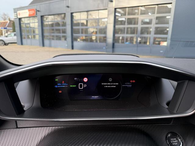 Peugeot e-208 EV GT 51 kWh 156 PK | Automaat | 1e Eigenaar | Alcantara Stoelen met Verwarming en Massage | Navigatie | Adaptieve Cruise Control | 360 Graden Camera | Full LED Verlichting | 400 Km WLTP Range | 17" Lichtmetalen Velgen | Parkeersensoren V+A |