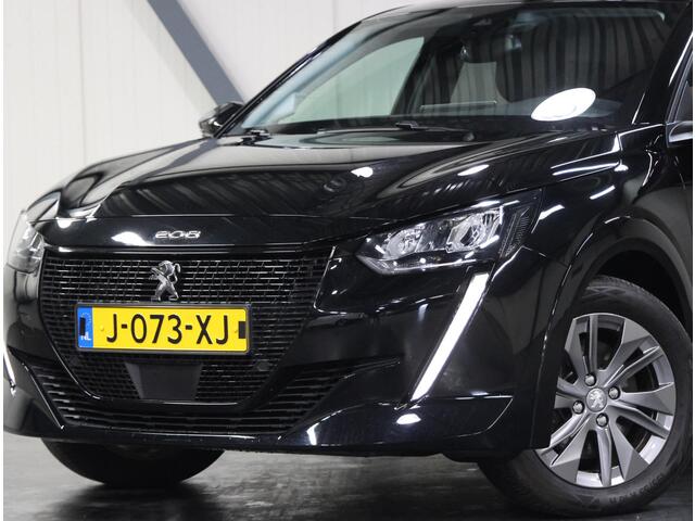 Peugeot e-208 Allure 50kWh 136PK | Accu 94% | Achteruitrijcamera | Navigatie | 3 FASE | AppleCarplay/AndroidAuto | 16"LMV | Keyless | Parkeersensoren | Climate Control | Adaptive Cruise Control | Isofix |