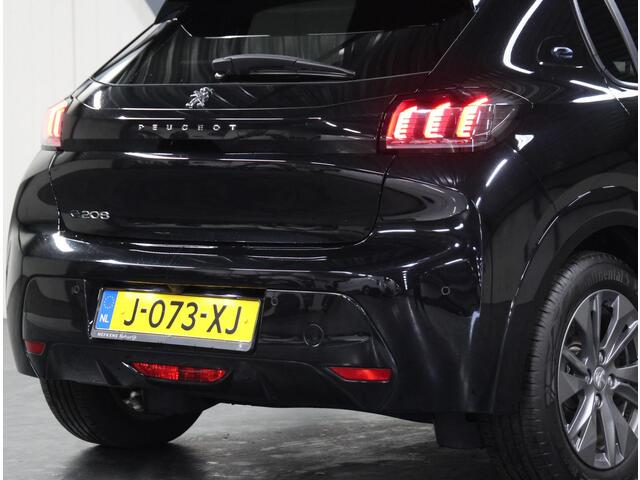 Peugeot e-208 Allure 50kWh 136PK | Accu 94% | Achteruitrijcamera | Navigatie | 3 FASE | AppleCarplay/AndroidAuto | 16"LMV | Keyless | Parkeersensoren | Climate Control | Adaptive Cruise Control | Isofix |