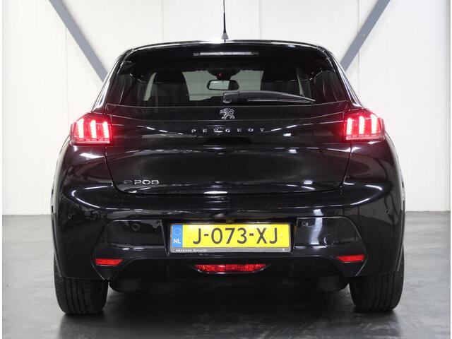 Peugeot e-208 Allure 50kWh 136PK | Accu 94% | Achteruitrijcamera | Navigatie | 3 FASE | AppleCarplay/AndroidAuto | 16"LMV | Keyless | Parkeersensoren | Climate Control | Adaptive Cruise Control | Isofix |