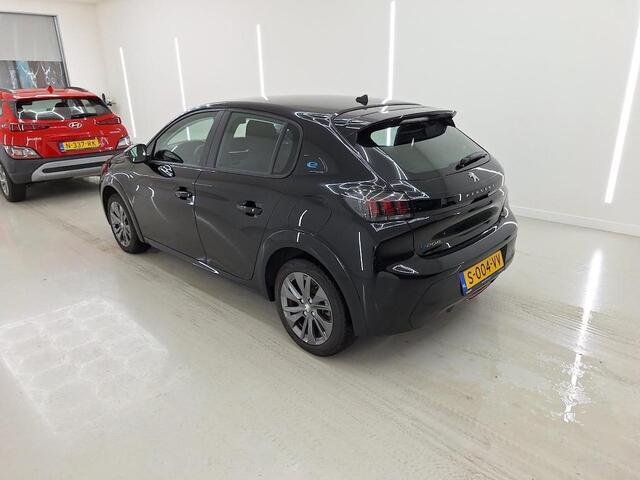 Peugeot e-208 EV Active Pack 50 kWh Navigatie Apple Carplay/Android Auto Parkeersensoren achter Cruise Control Climate Control Lichtmetalen velgen
