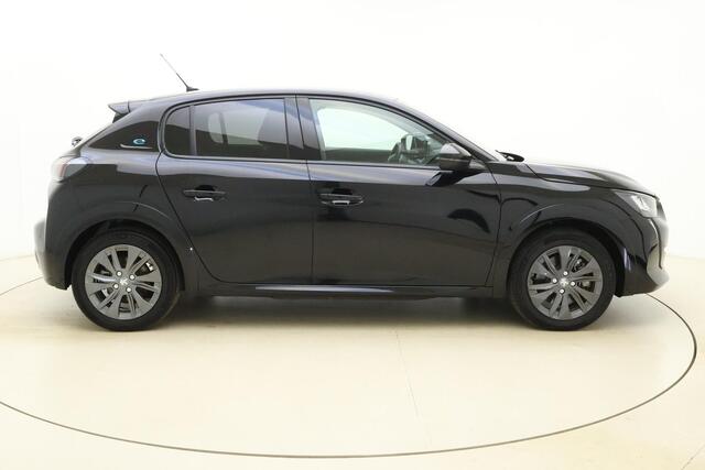 Peugeot e-208 EV Allure 50 kWh 3-Fasen l Camera l PDC l Keyless l Navigatie l Bluetooth l Apple Carplay/Android Auto l DAB l LED l Lichtmetalen velgen