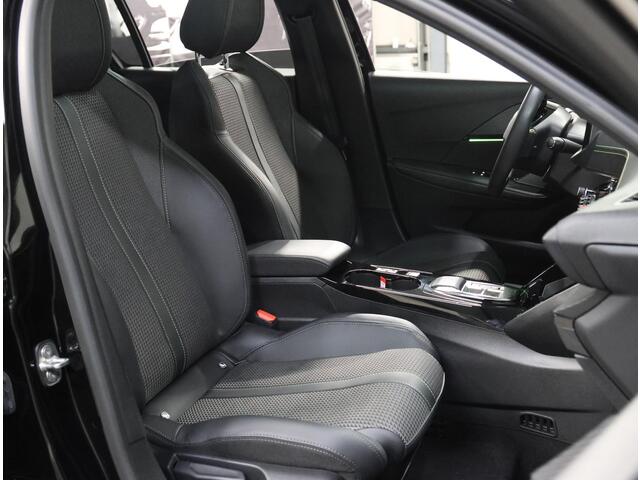 Peugeot e-208 EV GT 50 kWh 136PK | 1ste eigenaar | 3 FASE | ACCURAPPORT 96% | LED lampen | 17"LMV | Navigatie | LED | Camera | Glazendak | Stoelverwarming | Climate Control | Cruise Control | AppleCarplay/Android Auto | Isofix | Privacy Glass | Parkeersensoren |