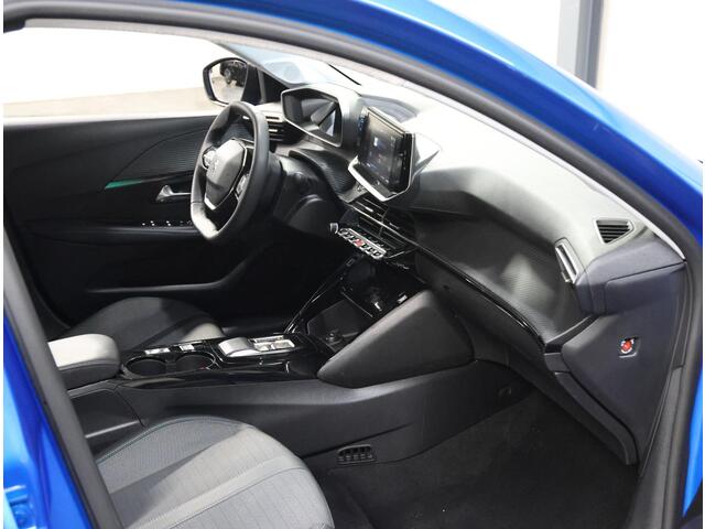 Peugeot e-208 Allure Pack 50kWh 136PK | 1ste eigenaar | LEER/Stof | AppleCarPlay/AndroidAuto | AUTOMAAT | 3 FASE | LED lampen | LMV | Navigatie | Camera | Climate Control | Cruise Control | Isofix | Privacy Glass |