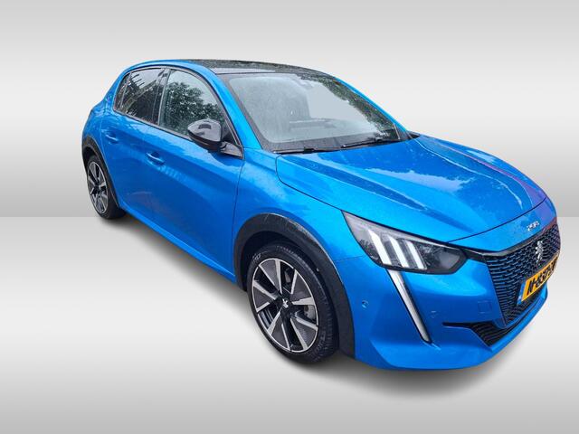 Peugeot e-208 EV GT 350 50 kWh / Panoramadak / Camera / Virtual Cockpit / Half leder / Navigatie / Keyless / Cruise Control / Dodehoek detectie