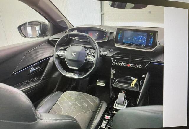Peugeot e-208 EV GT Pack 50 kWh PANODAK / STOELVERW. / CAMERA / GROOT.NAVI