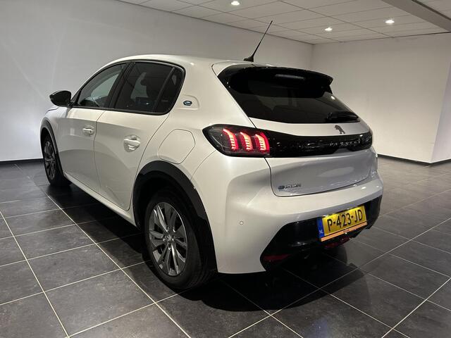 Peugeot e-208 EV Allure Pack 50 kWh | SOH 92,7% | 3-fase | Navigatie | 3D Cockpit | Adaptieve cruise control | Stoelverwarming |