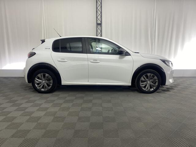 Peugeot e-208 EV Style 50 kWh Automaat | Apple CarPlay | 100 KW Snelladen | Climate Control | Cruise Control |