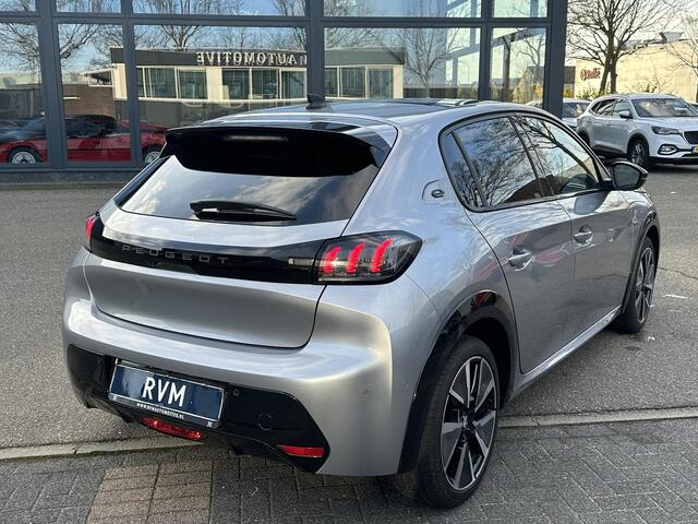 Peugeot e-208 EV GT Pack 50 kWh VAN ¤ 17.900,- VOOR ¤ 16.440,- UW LENTEVOORDEEL ¤ 1.460,-! | 3- FASE LADER | STOELVERWARMING | CAMERA | PANOROMA DAK | RIJKLAAR 12 MND BOVAG GARANTIE |