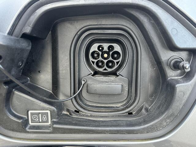 Peugeot e-208 EV GT Pack 50 kWh VAN ¤ 17.900,- VOOR ¤ 16.440,- UW LENTEVOORDEEL ¤ 1.460,-! | 3- FASE LADER | STOELVERWARMING | CAMERA | PANOROMA DAK | RIJKLAAR 12 MND BOVAG GARANTIE |