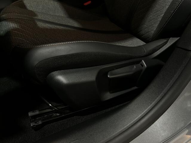 Peugeot e-208 EV Allure 50 kWh Warmtepomp | 3-fase lader | Apple carplay | SOH 99,9%