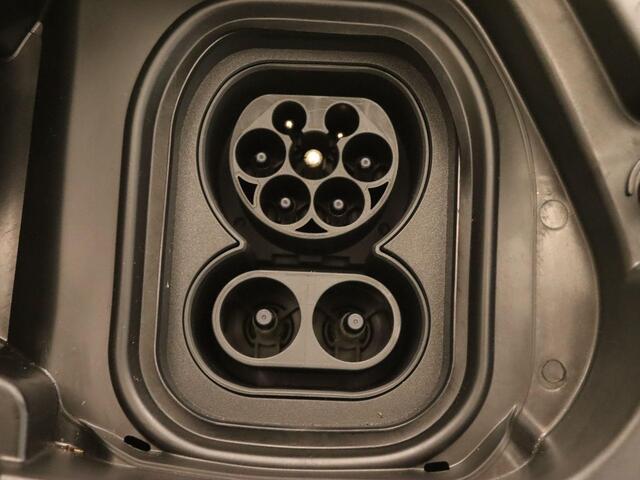 Peugeot e-208 EV GT 51 kWh - ORIGINEEL NEDERLANDSE AUTO - AFKOMSTIG VAN 1E EIGENAAR - 3 FASE - PARKEERSENSOREN VOOR/ ACHTER - FACELIFT MODEL - NAVIGATIE - CAMERA - APPLE CARPLAY/ ANDROID AUTO - SPORTSTOELEN VOOR - PASSAGIERSSTOEL IN HOOGTE VERSTELBAAR - VOORSTOELEN VER