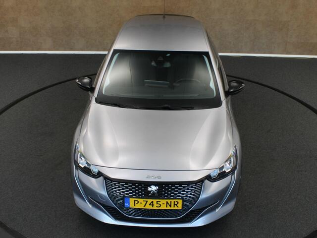Peugeot e-208 EV Allure Pack 50 kWh - SOH 92,13% !!!- ORIGINEEL NEDERLANDSE AUTO - AFKOMSTIG VAN 1E EIGENAAR - 3 FASE - NAVIGATIE - CLIMATE CONTROL - CAMERA - MIDDENARMSTEUN - PARKEERSENSOREN ACHTER - 4 X ELEKTRISCHE RAMEN - APPLE CARPLAY/ ANDROID AUTO - CRUISE CONTROL