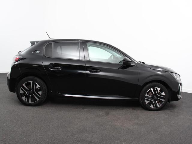 Peugeot e-208 EV Active Pack 50 kWh Climate Control Cruise control Half lederen bekleding Led verlichting Lichtmetalen velgen Navigatie Apple Carplay/Android Auto Parkeersensoren Stoelverwarming