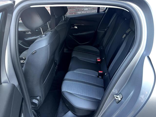 Peugeot e-208 Allure Pack EV 3-FASEN 50kWh 136pk | ADAPTIVE CRUISE | KEYLESS ENTRY | STOELVERW. | CAMERA | 3D i-COCKPIT® | NAVI | CLIMA | ALL-SEASONBANDEN