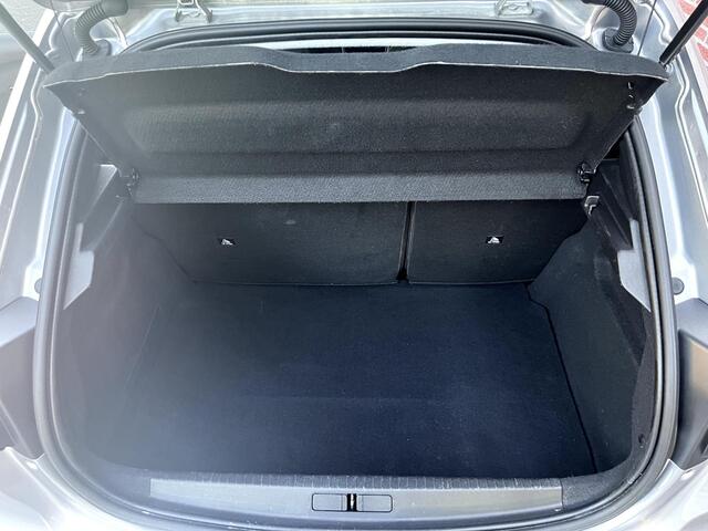 Peugeot e-208 Allure Pack EV 3-FASEN 50kWh 136pk | ADAPTIVE CRUISE | KEYLESS ENTRY | STOELVERW. | CAMERA | 3D i-COCKPIT® | NAVI | CLIMA | ALL-SEASONBANDEN