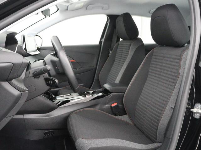 Peugeot e-208 EV Active Pack 50 kWh | SOH 94,2% | 38.400km NAP | Navigatie | Carplay | Parkeerhulp | Climate control | Bluetooth | DAB | Cruise control | Origineel NL | 1e eigenaar