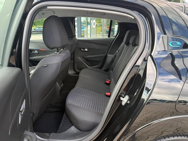 Peugeot e-208 EV Allure 50 kWh 3-Fase *Navigatie & Clima*
