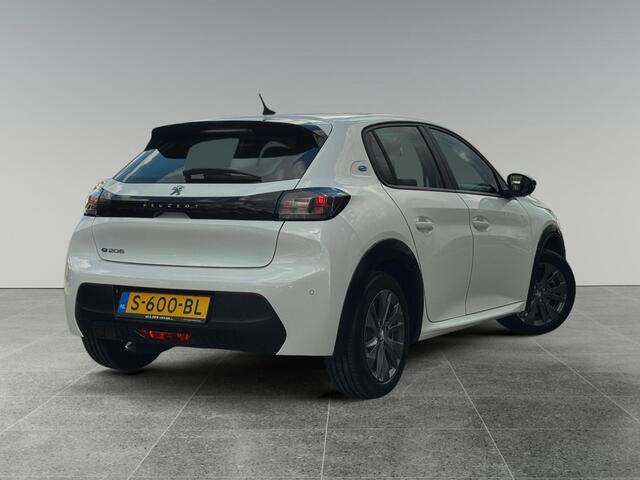 Peugeot e-208 Active Pack EV 3-FASEN 50kWh 136pk | LAGE KM-STAND! | NAVI | LED KOPLAMPEN | PARKEERHULP | LM-VELGEN | CLIMA | CRUISE | KEYLESS START | DAB+ |