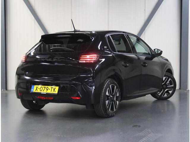 Peugeot e-208 Style 50kWh 136PK | 1ste eigenaar | ACCU 98% | AppleCarplay/AndroidAuto | Armsteun | LEER/Stof | Stoelverwarming | Cruise Control | Navigatie | Isofix | Privacy Glass | AUTOMAAT | Parkeersensoren |