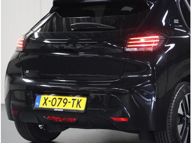 Peugeot e-208 Style 50kWh 136PK | 1ste eigenaar | ACCU 98% | AppleCarplay/AndroidAuto | Armsteun | LEER/Stof | Stoelverwarming | Cruise Control | Navigatie | Isofix | Privacy Glass | AUTOMAAT | Parkeersensoren |
