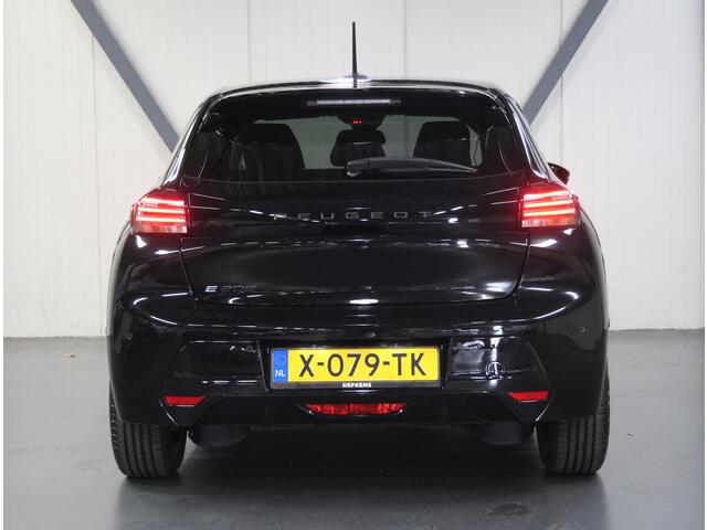 Peugeot e-208 Style 50kWh 136PK | 1ste eigenaar | ACCU 98% | AppleCarplay/AndroidAuto | Armsteun | LEER/Stof | Stoelverwarming | Cruise Control | Navigatie | Isofix | Privacy Glass | AUTOMAAT | Parkeersensoren |