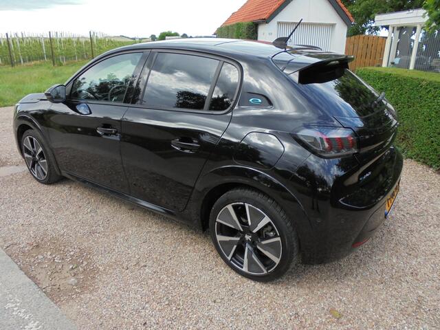 Peugeot e-208 EV GT 350 50 kWh **21.000 org.km.**PANORAMA DAK**STOELVERWARMING**