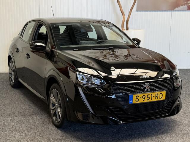 Peugeot e-208 EV ACTIVE PACK 50 kWH NAVIGATIE CRUISE CONTROL CLIMATE CONTROL BLUETOOTH TELEFOON APPLE CARPLAY/ANDROID 16" LICHTMETALEN VELGEN PDC ZEER MOOI !!