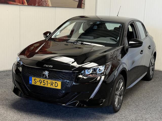 Peugeot e-208 EV ACTIVE PACK 50 kWH NAVIGATIE CRUISE CONTROL CLIMATE CONTROL BLUETOOTH TELEFOON APPLE CARPLAY/ANDROID 16" LICHTMETALEN VELGEN PDC ZEER MOOI !!