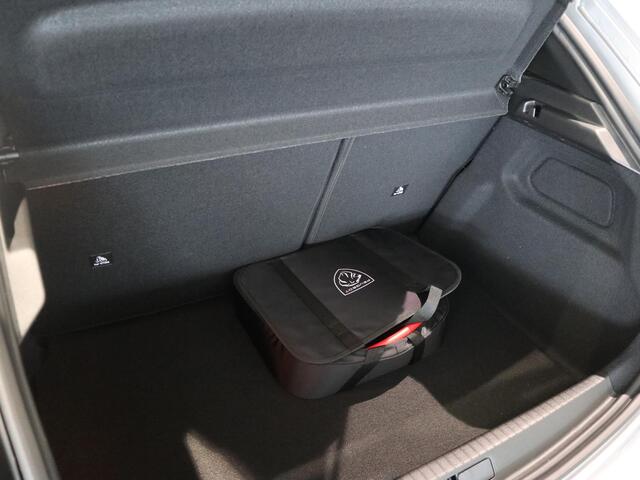 Peugeot e-208 EV E-Style 50 kWh | Parkeerhulp | Stoelverwarming | Cruise control | Apple Carplay/Android Auto