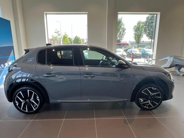 Peugeot e-208 EV GT Avantage 51 kWh | AUTOMAAT | 360 Camera | Elektrische bestuurdersstoel met massagefunctie | Keyless Entry