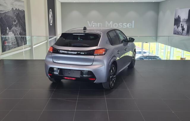 Peugeot e-208 EV Allure 51 kWh | Climate Control | Navigatie | Apple Carplay / Android Auto | Camera | Parkeersensoren | Direct uit Voorraad Leverbaar!