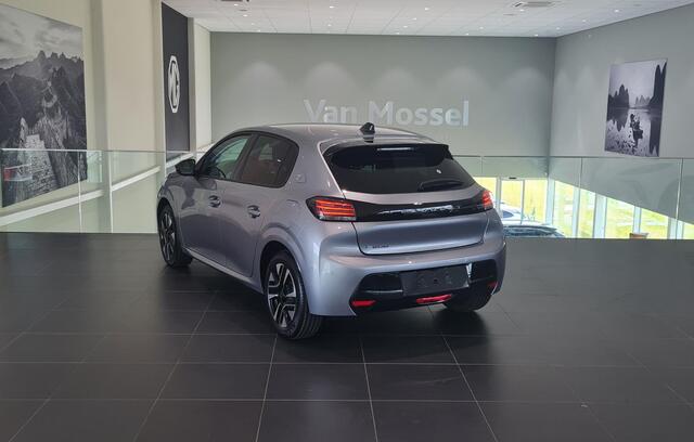 Peugeot e-208 EV Allure 51 kWh | Climate Control | Navigatie | Apple Carplay / Android Auto | Camera | Parkeersensoren | Direct uit Voorraad Leverbaar!