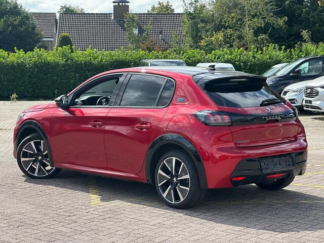 Peugeot e-208 EV GT Pack 50 kWh | Panoramadak | Stoelverwarming | Achteruitrijcamera | ACC inclusief Stop&Go-functie