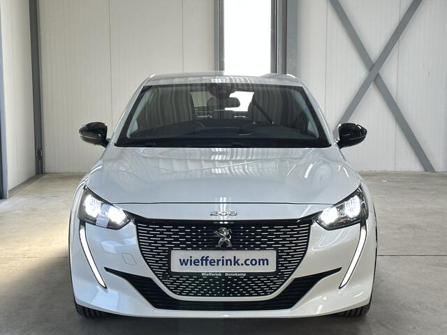 Peugeot e-208 EV Allure Pack 50 kWh | Stoelverwarming | Navi | Camera | Parelmoerwit