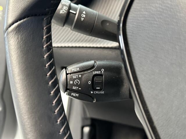 Peugeot e-208 EV Allure Pack 50 kWh | Stoelverwarming | Navi | Camera | Parelmoerwit