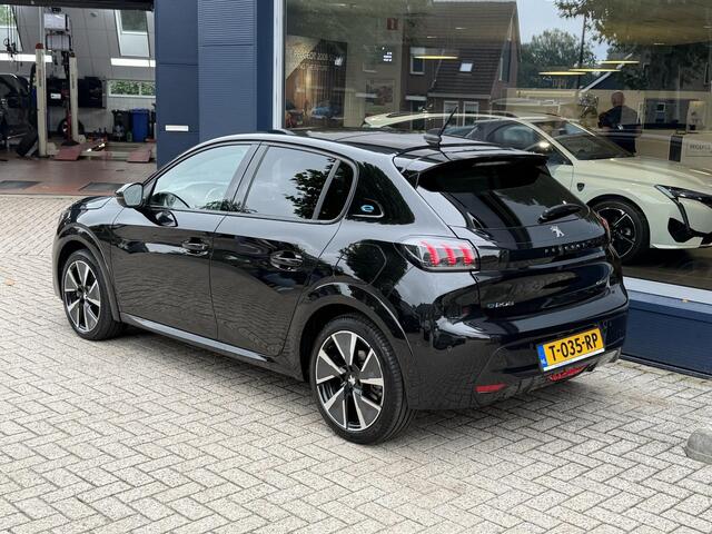 Peugeot e-208 EV GT Pack 136 PK | Alcantara Bekleding | Full-LED Koplampen | Stoelverwarming | Keyless Entry | Apple Carplay | Full map Navigatie | Parkeersensoren Rondom | Camera Achter |