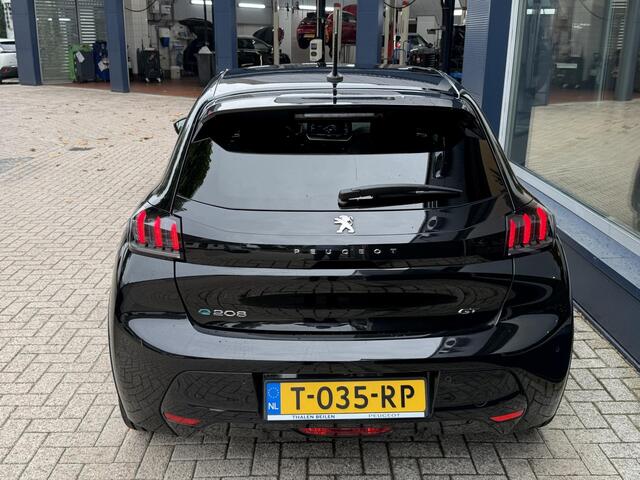 Peugeot e-208 EV GT Pack 136 PK | Alcantara Bekleding | Full-LED Koplampen | Stoelverwarming | Keyless Entry | Apple Carplay | Full map Navigatie | Parkeersensoren Rondom | Camera Achter |